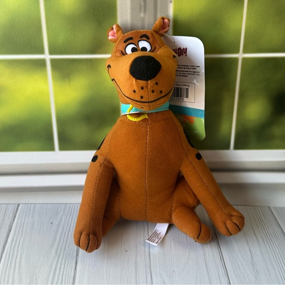 NWT 9” Scooby Doo Sitting Plush - Picture 1 of 8